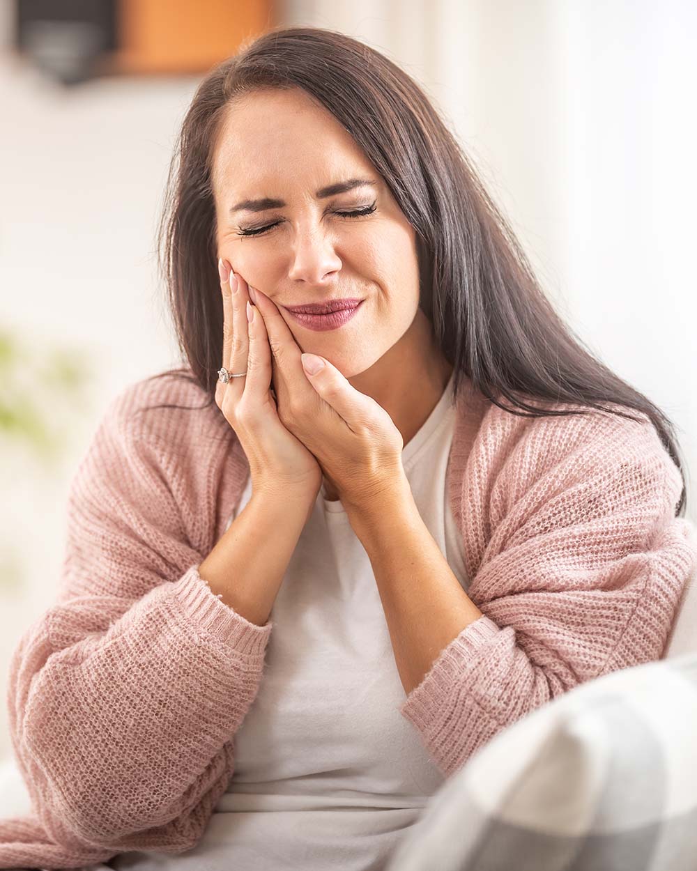A woman dealing with tooth and jaw pain.